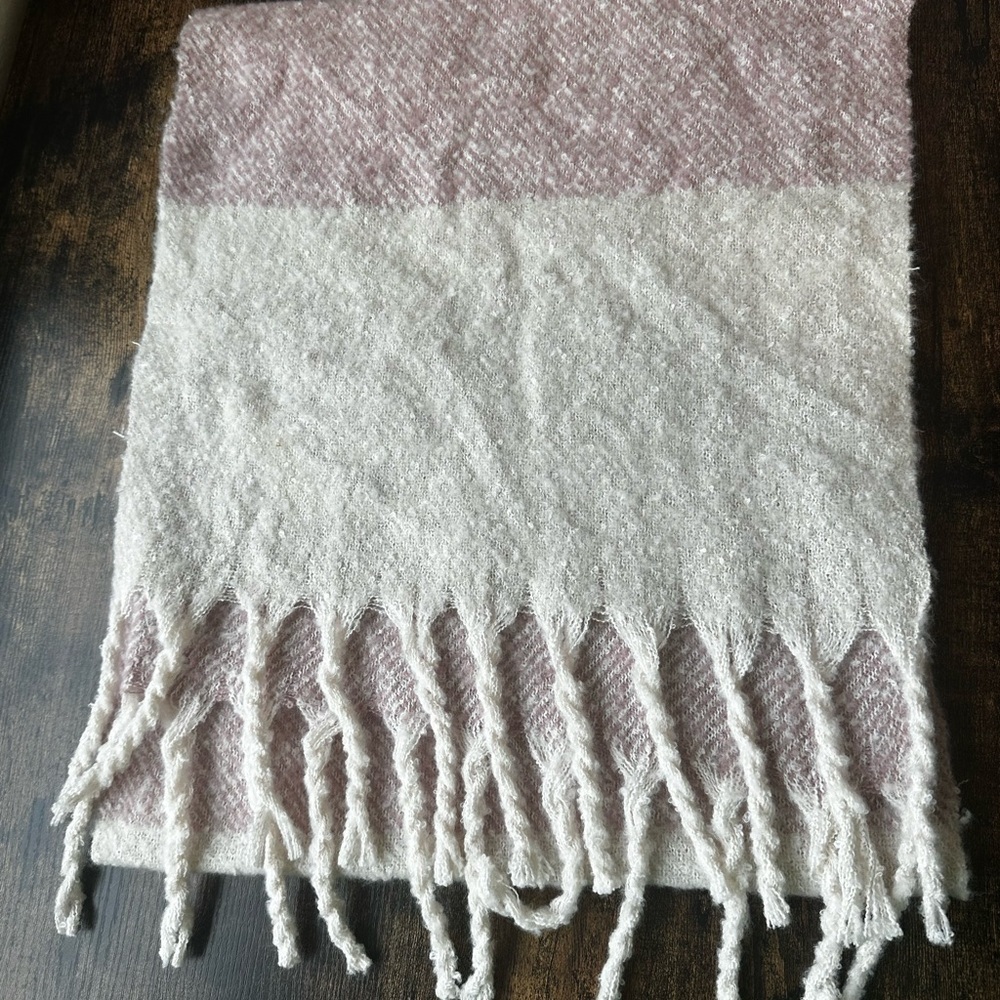 Gentle Fawn Cozy Oversized Fringe Trim Blanket Scarf NWT - Picture 7 of 11